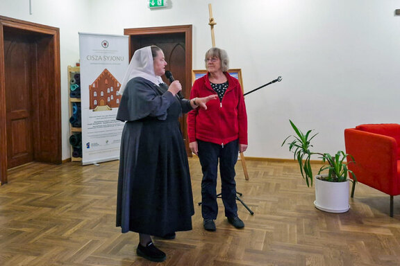Im Gespräch mit Lydia Betz-Michels, die eine Romanbiographie über Mutter Eva verfasst hat