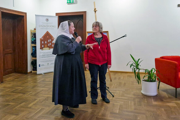 Im Gespräch mit Lydia Betz-Michels, die eine Romanbiographie über Mutter Eva verfasst hat Im Gespräch mit Lydia Betz-Michels, die eine Romanbiographie über Mutter Eva verfasst hat