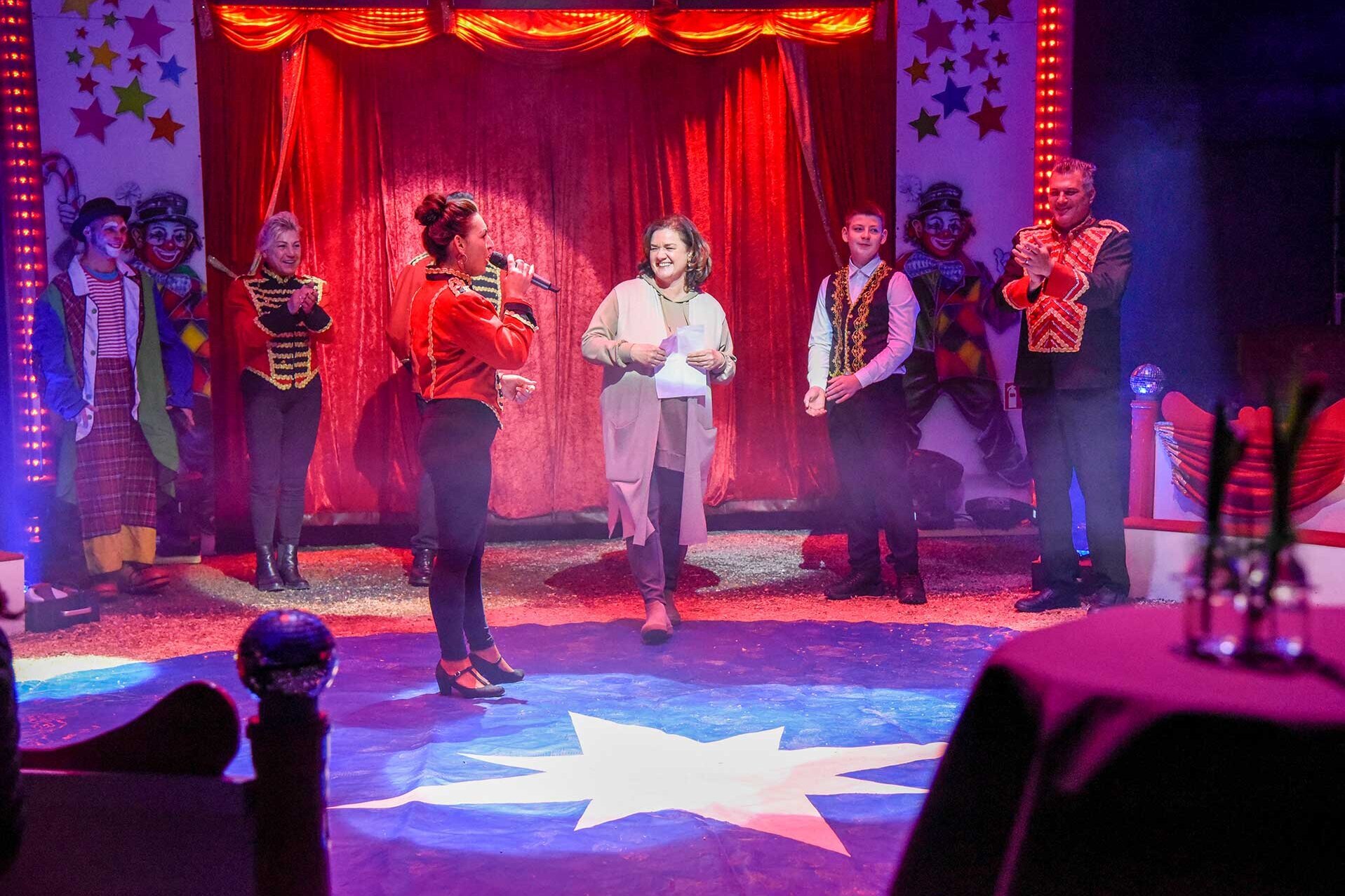 Andrea Krumm-Tzoulas, Bereichsleitung, eröffnete den Abend