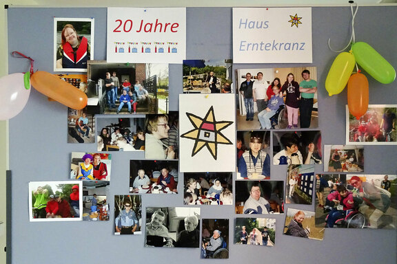 Auf den Fotowänden waren Bilder aus den letzten 20 Jahren zu sehen. Auf den Fotowänden waren Bilder aus den letzten 20 Jahren zu sehen.