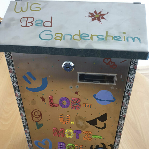 Die fertig bemalte Box aus der WG Bad Gandersheim Die fertig bemalte Box aus der WG Bad Gandersheim