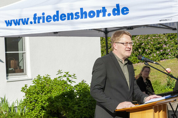 Pfr. Christian Wagener hatte für seine Morgenandacht Verse aus dem 118. Psalm gewählt: : „Wir feiern Pfingsten, um immer wieder neu um die Gaben des Geistes zu bitten."