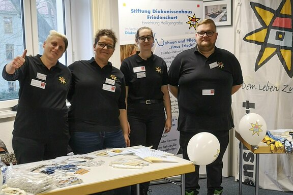 Das Friedenshort-Team am Infostand: (von links) Cindy Wolff, Nadine Finke, Tamila Viebig und Lukas Rudolf  