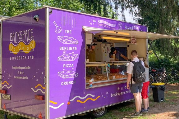 Leckere Pizza lieferte ein Foodtruck