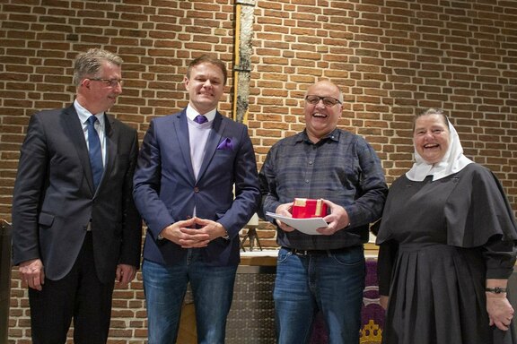 Geehrt wurde auch Uwe Seibel, der ebenfalls 25 Jahre im Friedenshort tätig ist