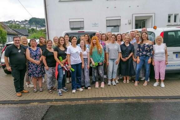 Einen sehr informativen Tag bereitete der Friedenshort für das Jugendamt der Stadt Siegen vor, hier die Station WG Niederschelden