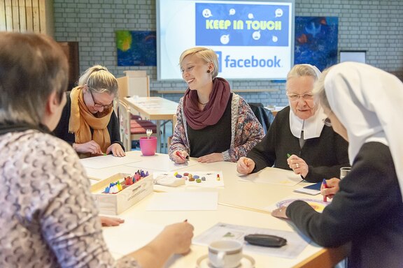 Zum Team gehören mit Sr. Renate Kunert und Sr. Beate Böhnke zwei Diakonissen