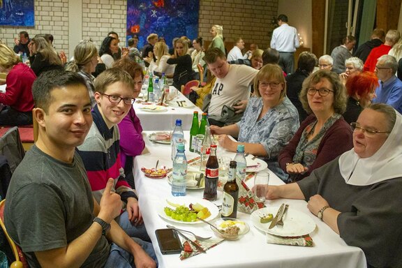 Impressionen vom gemütlichen Beisammensein im Festsaal