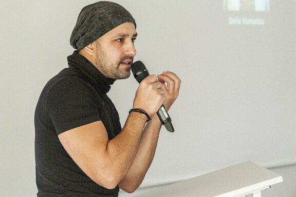 Präsentierte ein anspruchsvolles Thema höchst interessant und aus einem ethisch-philosophischen Blickwinkel: Dr. Thomas Damberger Präsentierte ein anspruchsvolles Thema höchst interessant und aus einem ethisch-philosophischen Blickwinkel: Dr. Thomas Damberger