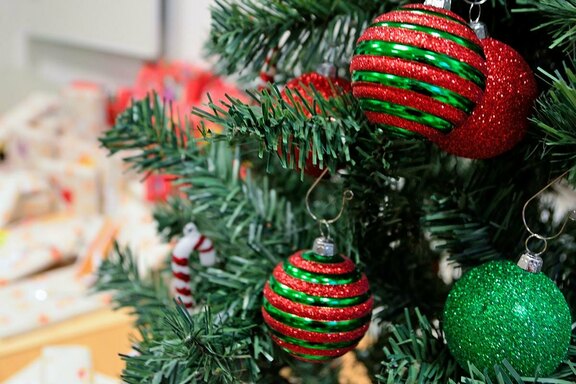 Der geschmückte Weihnachtsbaum sorgte für die nötige Atmosphäre