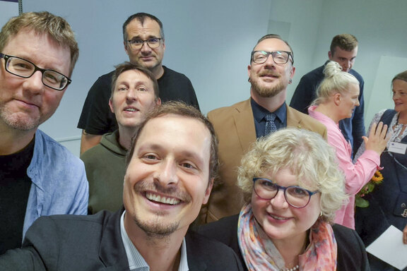 Steuerungsgruppe bei Verleihung Gütesiegel