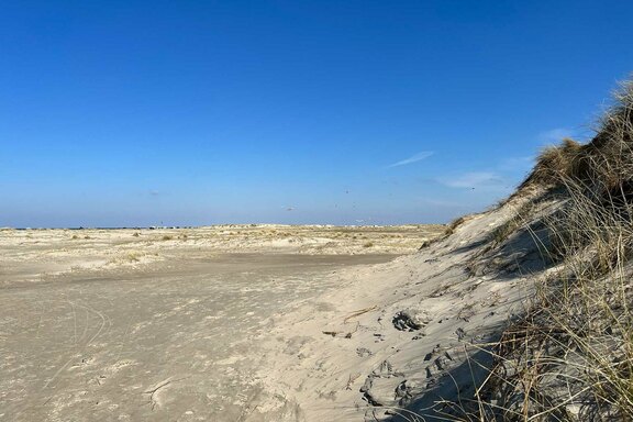 Wunderschöner blauer Himmel auf der Insel Wunderschöner blauer Himmel auf der Insel