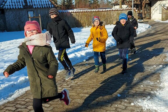 Der tägliche Lauf übers Gelände gehört inzwischen fest dazu  