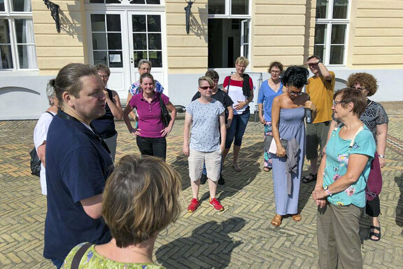 Durch das Schloss führte Michael Adam