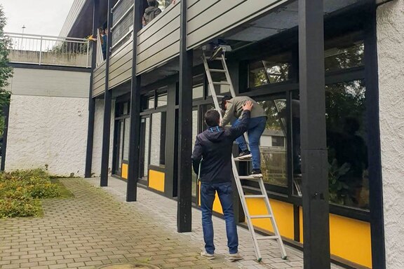 Der Rettungsweg führt zum Teil über Leitern  