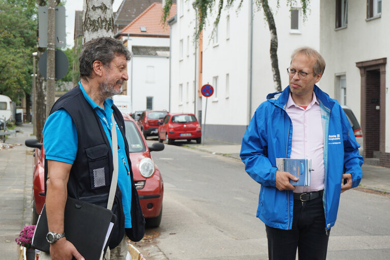 Nothilfe-Koordinator Tommy Bouchiba (links) und Ulrich Christenn, Leiter des Diakonie RWL-Zentrums Fundraising