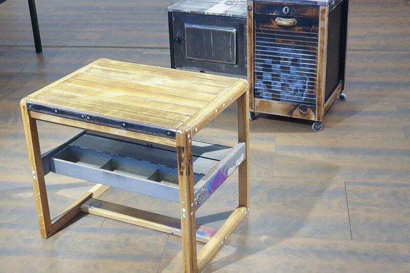 Alte Möbel sollen für Freude bei jungen Menschen sorgen