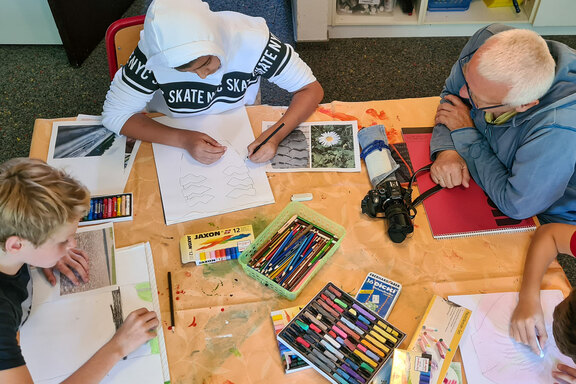 Künstler Peter Klak gibt Tipps beim Malen