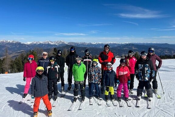 Teilnehmende auf der Piste