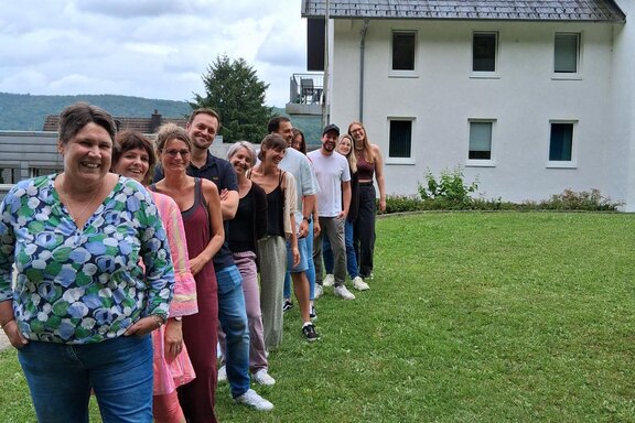 Von links: Britta Köpper, Nadine Rocha Enciso, Nicole Launicke, Thomas Gorki, Svenja Siebel, Daniela Hufschmidt, Samir Ben Farhat, Caroline Meyer, Marius Roscher, Hannah Beinhauer, Maike Boland