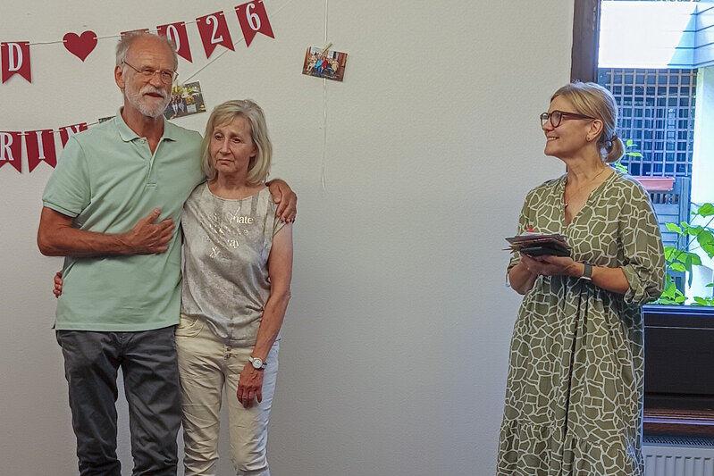 bei der Verabschiedung, Karin Hampel mit Kolleginnen und Kollegen