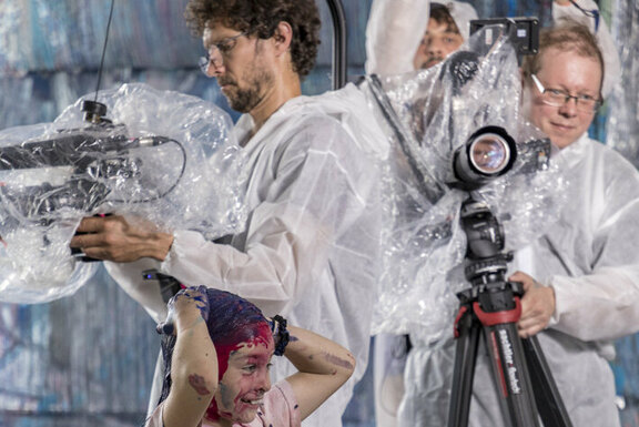 Dreh beim Action Painting