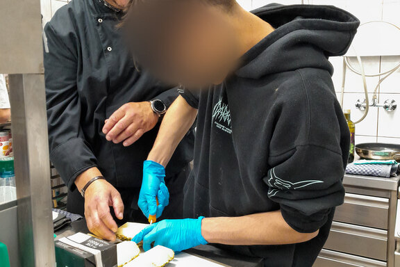 Interessante Einblicke gab es beim Kochkurs mit dem hauseigenen Koch