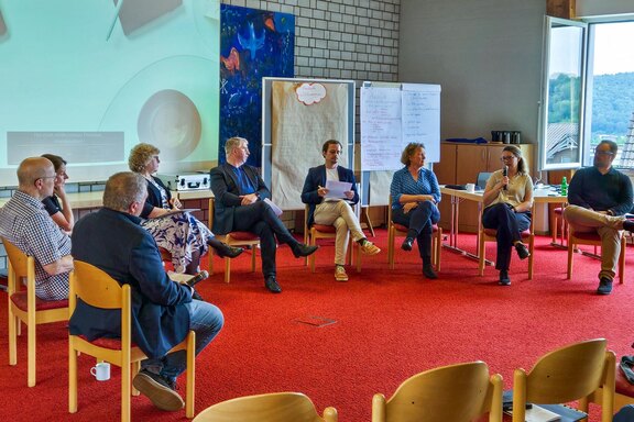 Eine von Dr. Björn Hagen moderierte Podiumsdiskussion am Nachmittag rundete die Veranstaltung ab