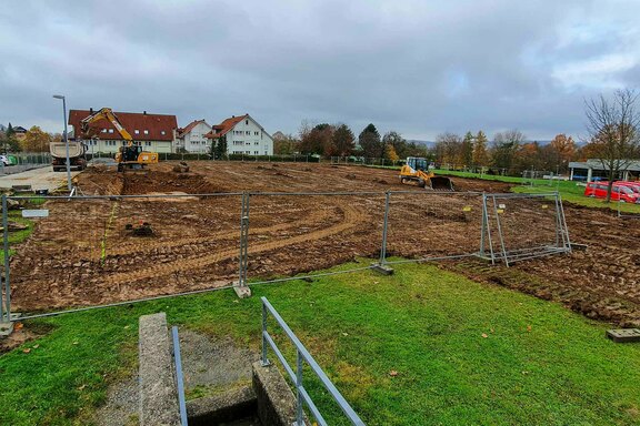 Nun ist es eine Baulandschaft