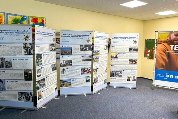 Weitere Roll-ups zeigen die Geschichte des Friedenshortes in Heiligengrabe Weitere Roll-ups zeigen die Geschichte des Friedenshortes in Heiligengrabe