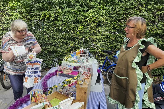 Auch der langjährigen Bewohnerin Uschi Marotzke machte der Kiosk-Besuch Freude Auch der langjährigen Bewohnerin Uschi Marotzke machte der Kiosk-Besuch Freude