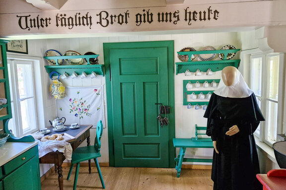 Ausstellung in Mutter Evas "Häuschen"