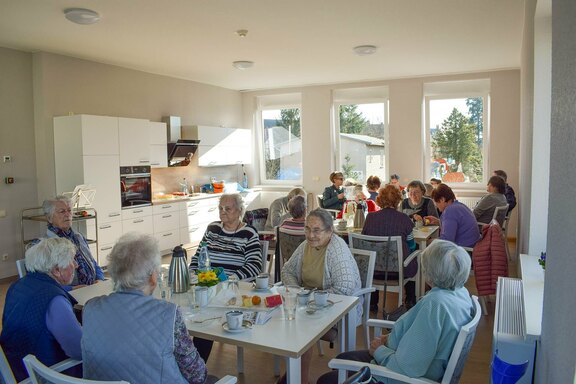 Anfang März verbrachte ein Seniorenkreis einen Nachmittag in den Räumlichkeiten der neuen Tagespflege