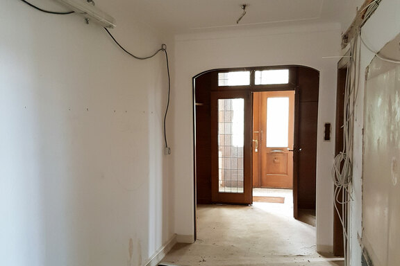 Vorher-nachher-Bilderschau: Der Flurbereich ...