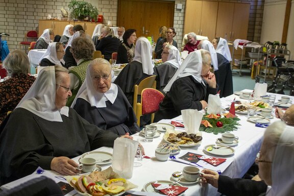 In der gemütlichen Atmosphäre wurden Erinnerungen miteinander geteilt In der gemütlichen Atmosphäre wurden Erinnerungen miteinander geteilt