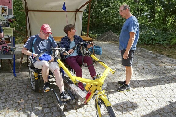 Die Besucherinnen und Besucher können sich auch sportlich betätigen Die Besucherinnen und Besucher können sich auch sportlich betätigen