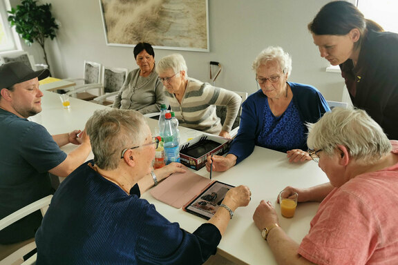 Die Gäste bewiesen erstaunliches Geschick im Umgang mit digitalen Medien