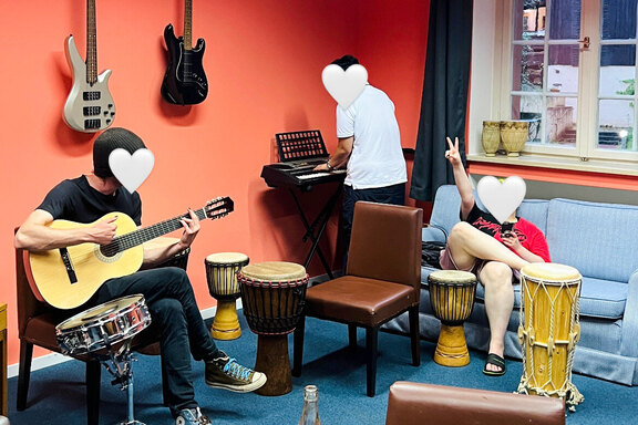 Gemeinsames Musikmachen am Abend Gemeinsames Musikmachen am Abend