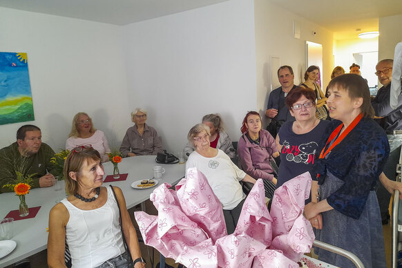 Rosen werden verteilt