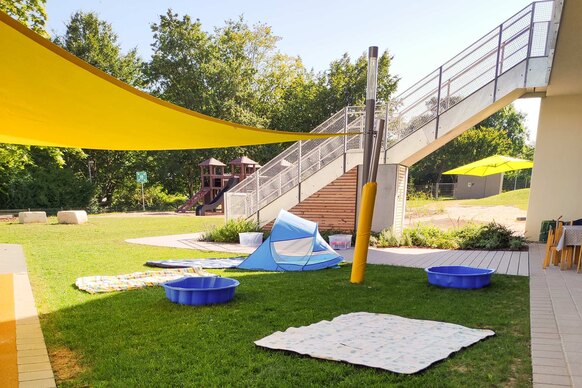 Spiel und Spaß im schönen Kita-Garten Spiel und Spaß im schönen Kita-Garten