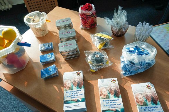 Infomaterial und Give-aways zum Mitnehmen