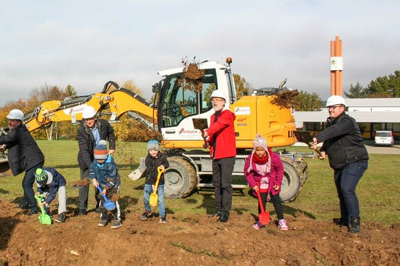 ... beteiligten sich tatkräftig