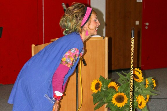 Natasa Rikanovic trat kabarettistisch-humorvoll als Putzfrau Slavica auf