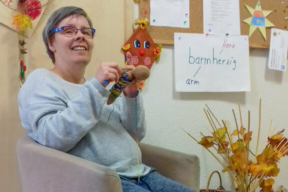 Kerstin Tebling häkelt gerne in ihrer Freizeit