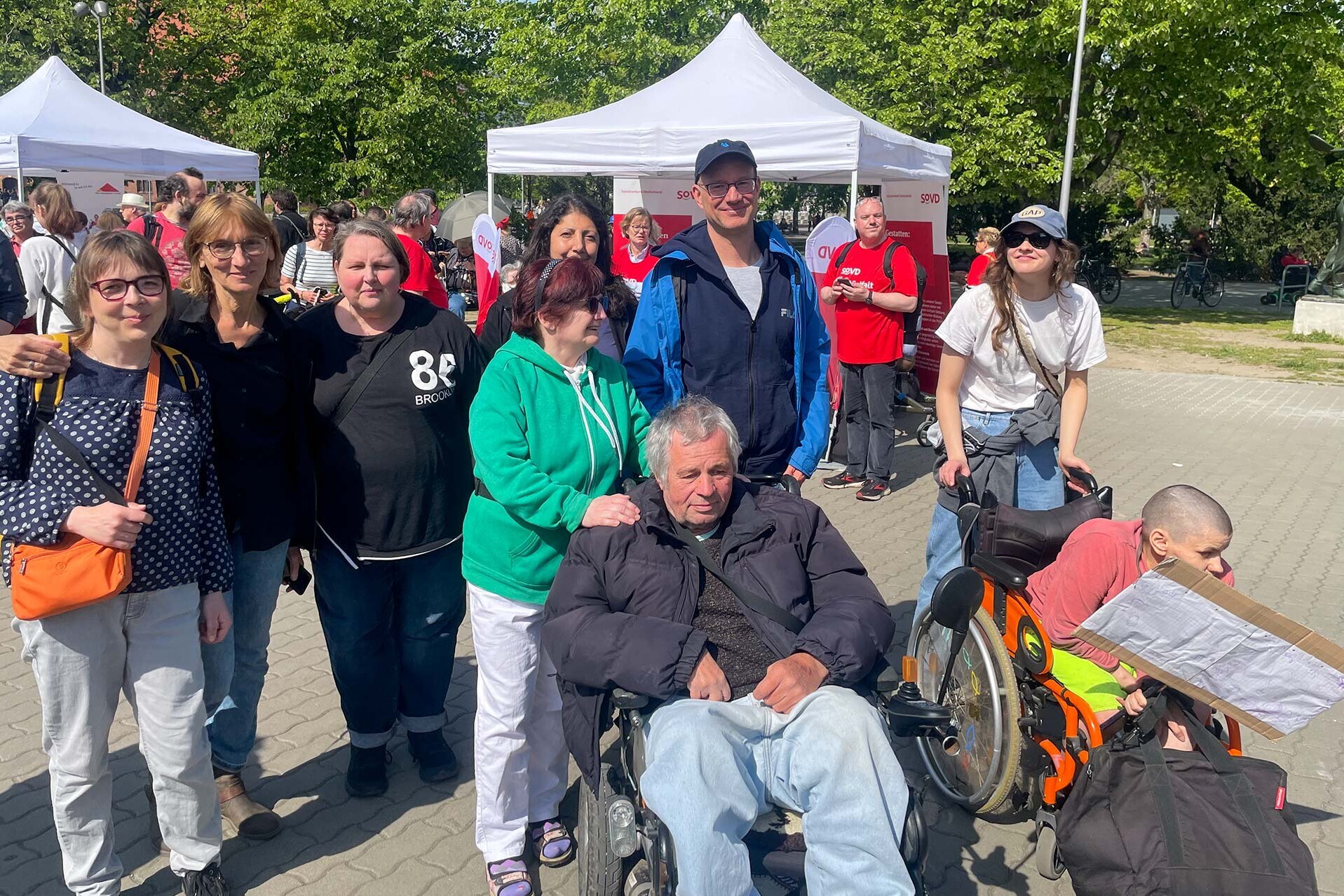 Bewohnerinnen und Bewohner des TWH demonstrierten für ihre Rechte ...