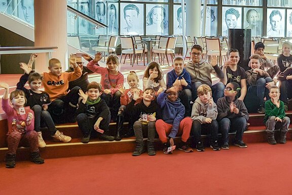 Noch rasch ein Gruppenfoto mit allen im Foyer...