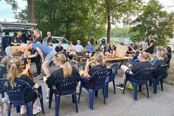 Gemütliches Beisammensein bei der After-Run-Party