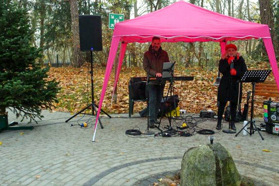 Schon das Zelt war ein schöner Farbtupfer ... Schon das Zelt war ein schöner Farbtupfer ...