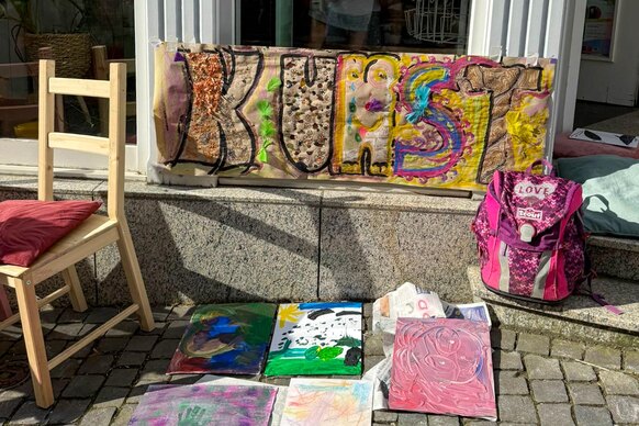 Herzliches Willkommen vor dem Atelier Herzliches Willkommen vor dem Atelier