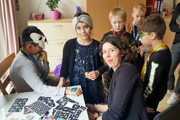 Die Glitzertattoos waren bei den jüngeren Besuchern sehr beliebt Die Glitzertattoos waren bei den jüngeren Besuchern sehr beliebt